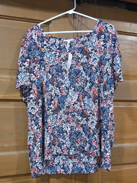 Maurices Tops - Maurices Navy Floral Tee with Pink, White & Coral Blooms